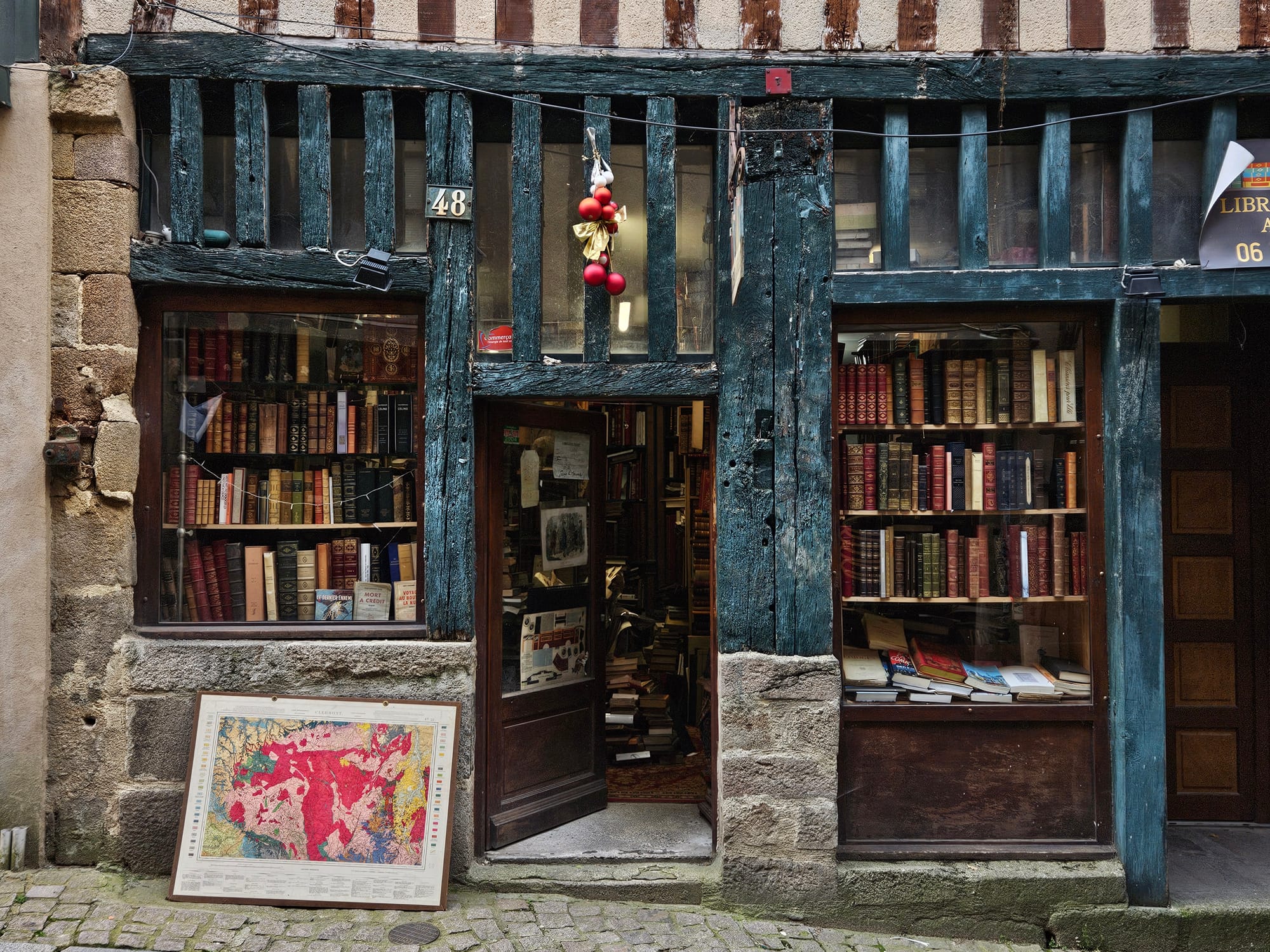 photo of a bookshop in Limoges, France